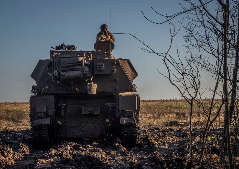 Ukrajinská palba samohybnými houfnicemi v Doněcké oblasti (8.11.2022)