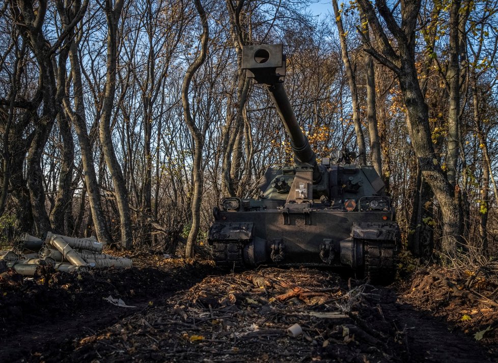 Ukrajinská palba samohybnými houfnicemi v Doněcké oblasti (8.11.2022)