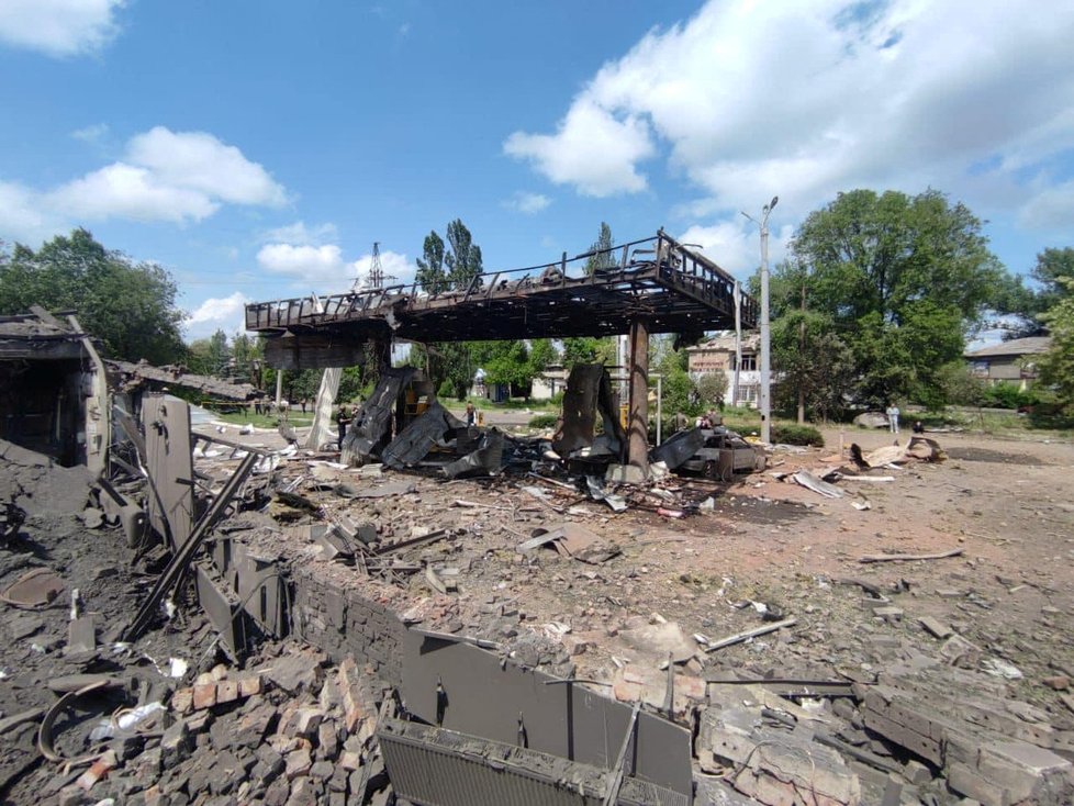 Následky ruského leteckého útoku v Torecku v Doněcké oblasti