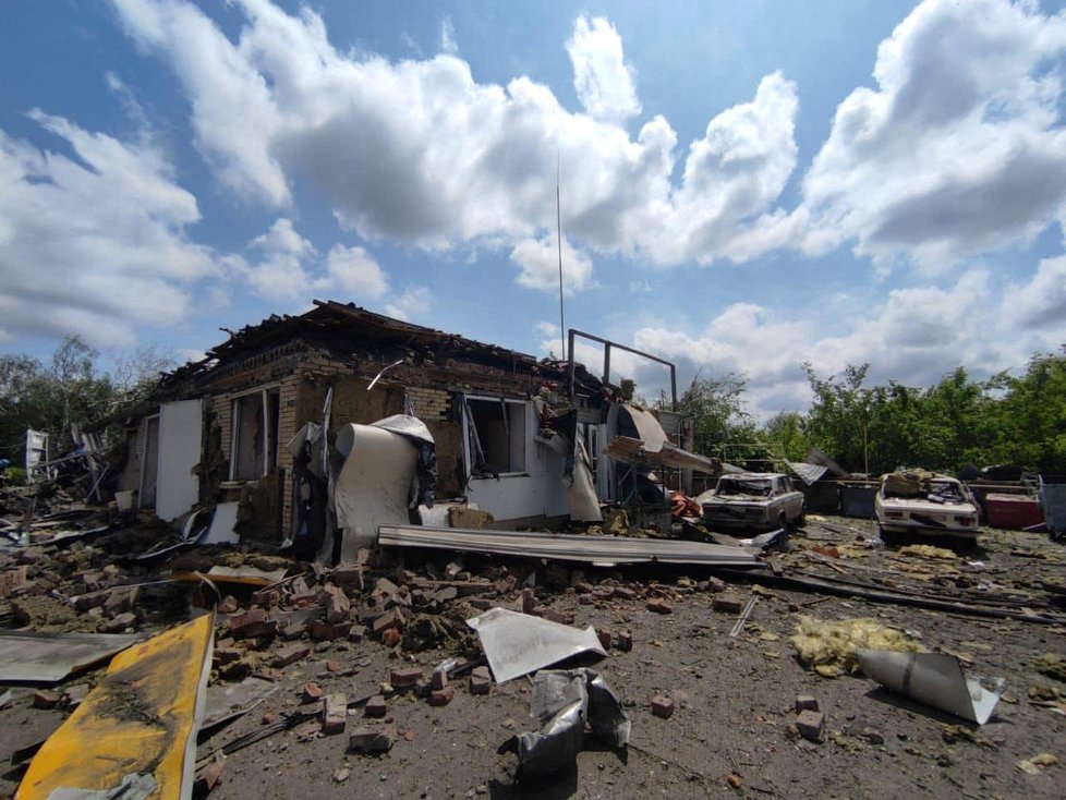 Následky ruského leteckého útoku v Torecku v Doněcké oblasti