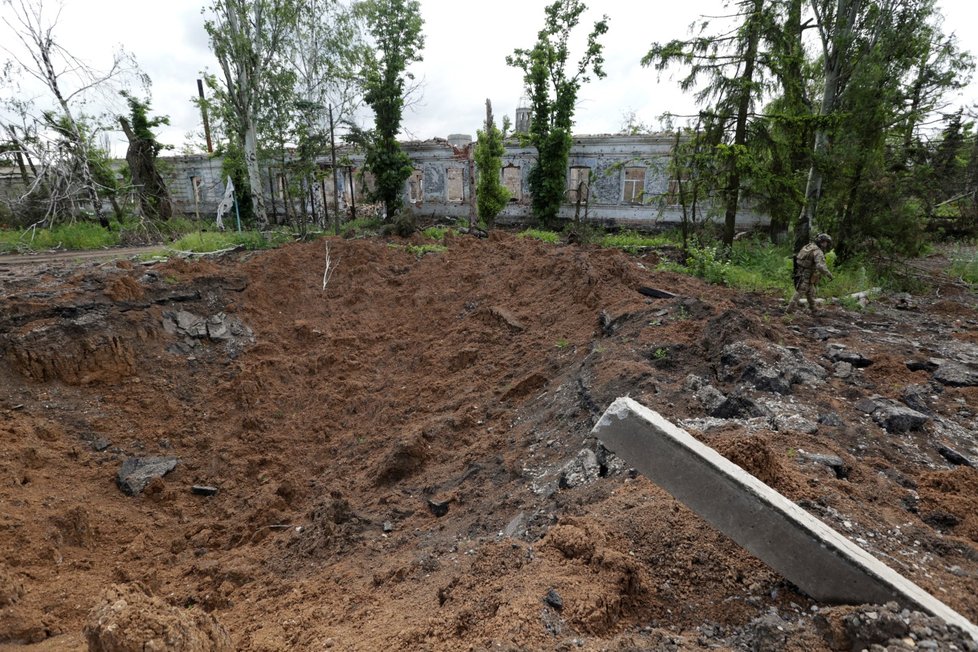 Vesnice v Doněcké oblasti, nedaleko fronty: Následky bojů (1. 6. 2023).