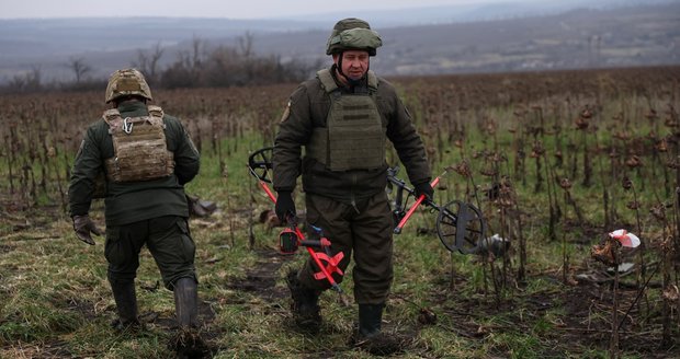 Do smrtícího bludiště ženou nebožáky: Rusové posílají Ukrajince do minových polí!