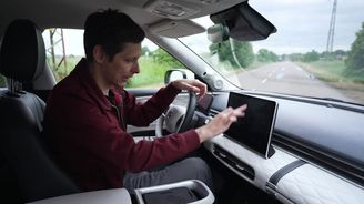 V Česku se prodává lidový elektromobil, za který se nemusíte stydět. Pusťte si náš videotest V Česku se prodává lidový elektromobil, za který se nemusíte stydět. Pusťte si náš videotest