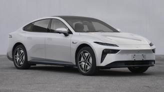 Dongfeng eπ 007 je prvním masovým modelem s motory v každém kole. Překvapí efektivitou Dongfeng eπ 007 je prvním masovým modelem s motory v každém kole. Překvapí efektivitou