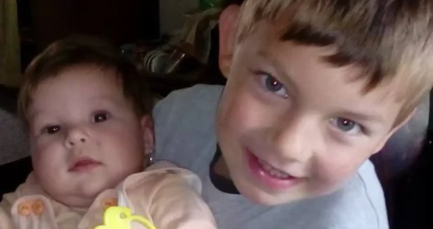 El señor Tom cuida de 4 hijos. Su esposa Jarka murió repentinamente de un infarto masivo cuando tenía 44 años. El señor Tom cuida de 4 hijos. Su esposa Jarka murió repentinamente de un infarto masivo cuando tenía 44 años.