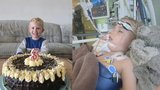 Maty (3) zakopl a spadl do bazénu: 23 minut bez kyslíku! Ani záchranáři už nedoufali...
