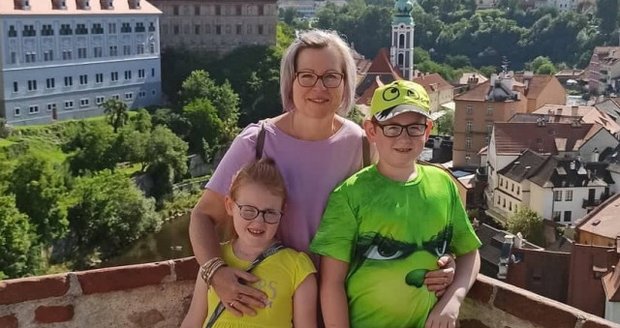 Učitelka Maruška (50) zůstala na tři děti sama, manžel si vzal život! Kvůli dluhům za sázky