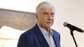 Miroslav Donutil výstavu zahájil.