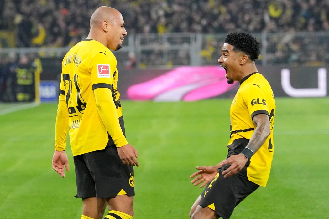 Donyell Malen dal dvěma brankami Dortmundu pohodlné poločasové vedení nad Freiburgem