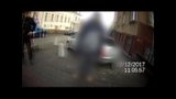 Lupič (28) s nožem v ruce přepadl v Brně trafiku: Neuspěl, místo peněz odcházel s pouty