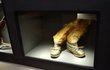 Boty ze psí kůže, které měl na sobě voják wehrmachtu u Stalingradu.