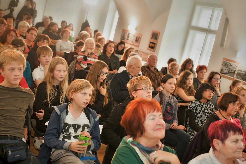 Čeští senioři se zúčastnili projektu Dopis vnoučeti (říjen 2019).