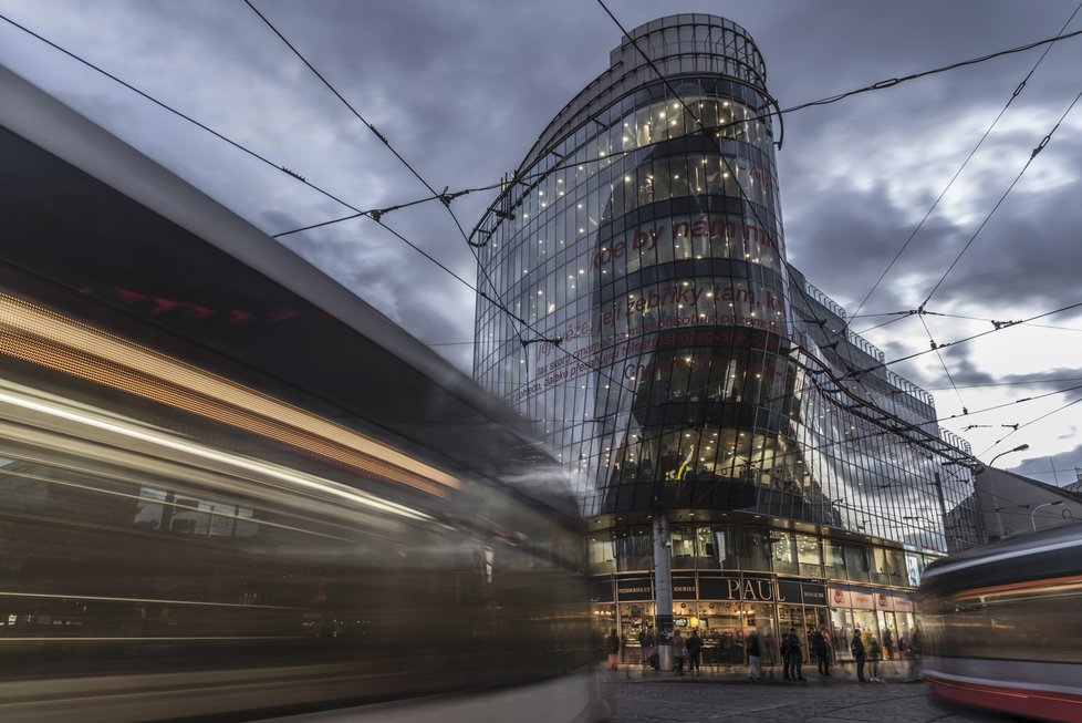 V kategorii Krása Prahy a její proměny obdržel od odborné poroty 1. cenu Tomáš Tkáčik za svůj cyklus fotografií Prahou na kolejích.