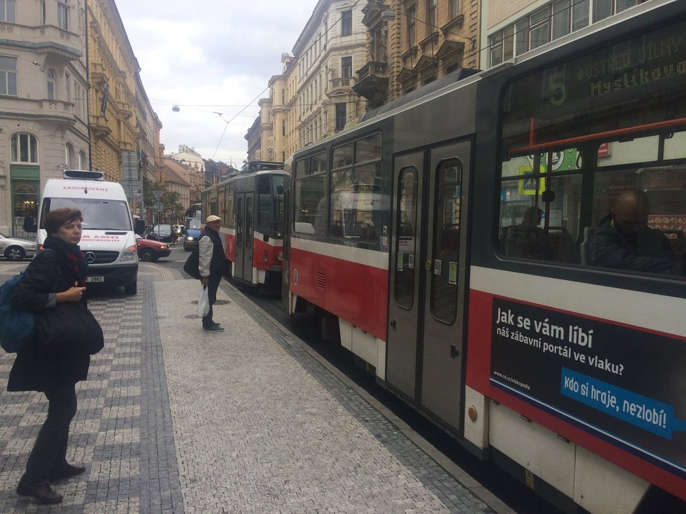 Stejná situace je i 4. října kolem 13 hodiny.