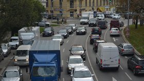 Hlavní dopravní tepna v centru Brna, Koliště, je beznadějně přetížená každý den.