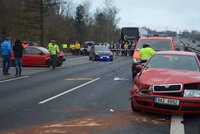 Dvě dopravní nehody na D1: Řidiče porazilo vlastní auto!