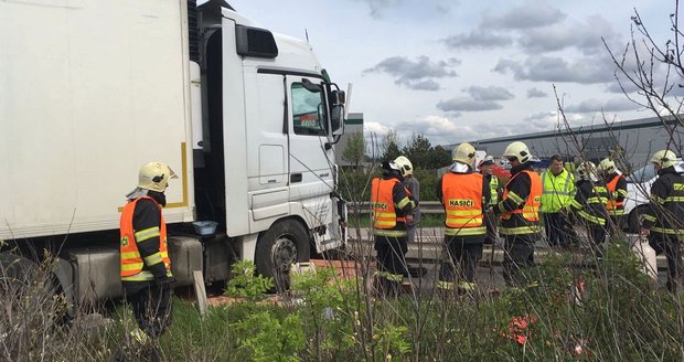 Desítky nehod na D11 u Prahy nutí ministerstvo konat: Dálnici opraví, přibudou pruhy