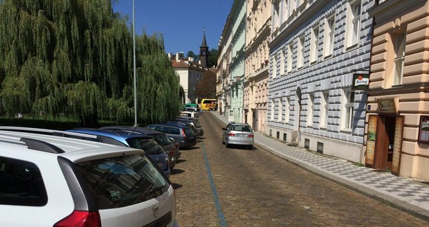 Parkování v modrých zónách přijme od léta i Praha 4. (ilustrační foto)