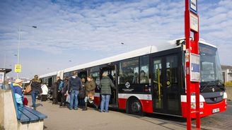 Dopravní podnik v Praze podepsal smlouvu na nákup dvou stovek autobusů, investice přesáhne miliardu