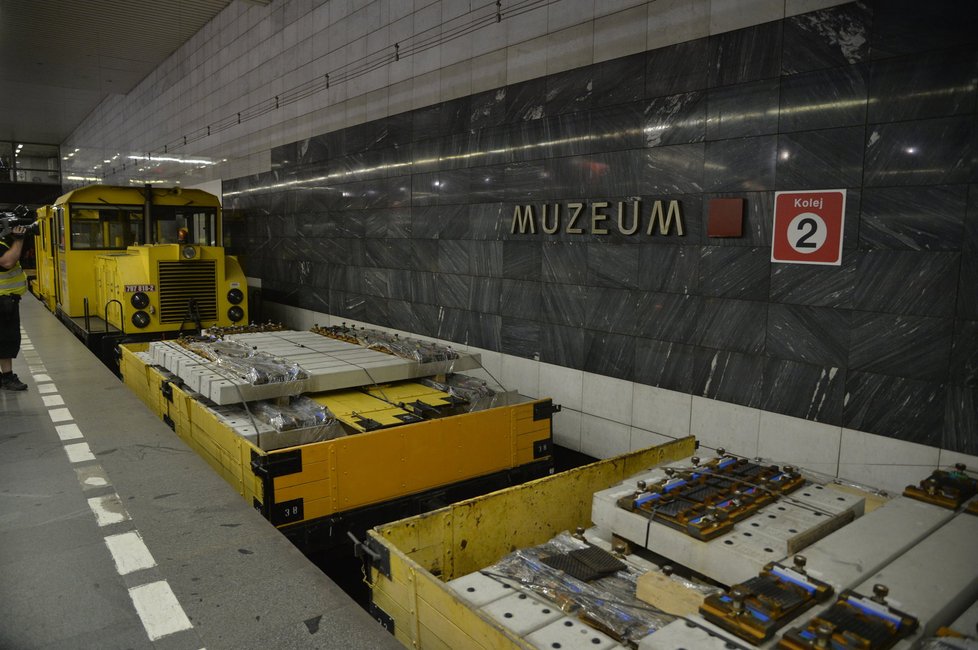 Mezi Muzeem a stanicí Pražského povstání bude o prodlouženém víkendu přerušen provoz metra C.