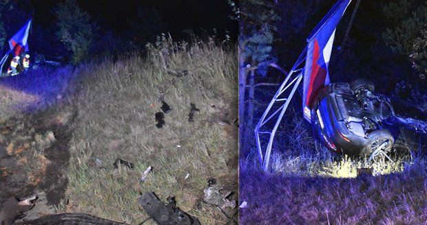 Řidička u Mníšku srazila jelena: Skončila napasovaná v billboardu
