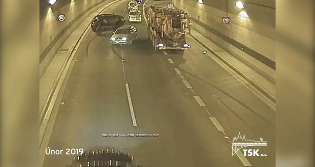 Dopravní nehody v pražských tunelech.
