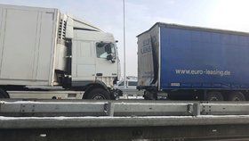 Nehody kamionů jsou poměrně častou záležitostí.