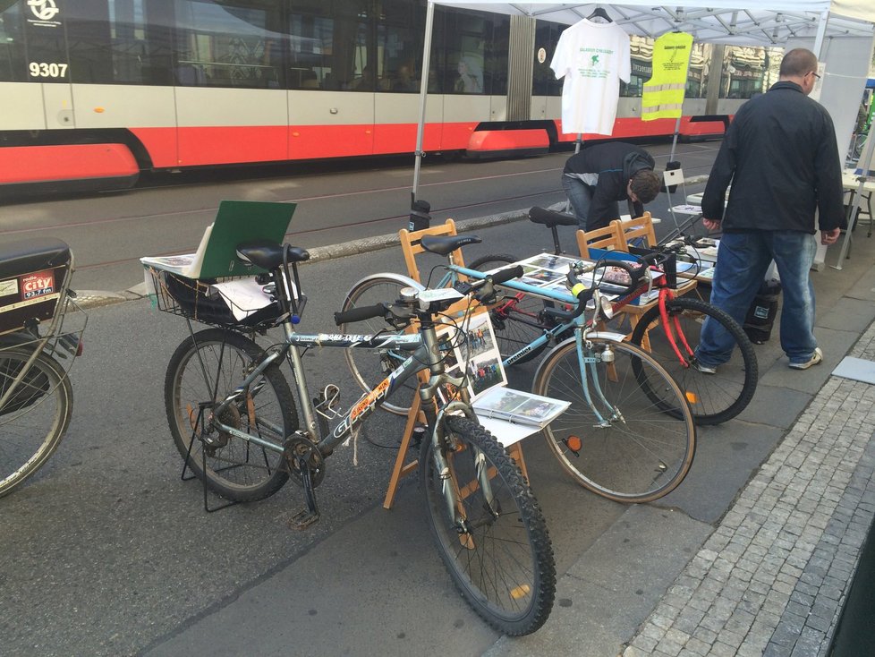 Den bez aut se v hojné míře věnoval také cyklistice.