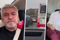 Herec Suchánek zpíval o Hřibovi: „Zku*vils mi dopravu.“ Šéf Pirátů odpověděl