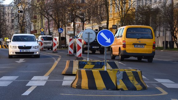 Jak obce ničí řidiče: Když se dočasné dopravní omezení změní na trvalé