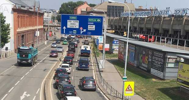 Situace u autobusového nádraží Zvonařka. S koncem prázdnin silničáři otevřou nedaleký Dornych, naopak nově bude neprůjezdná ulice Plotní.