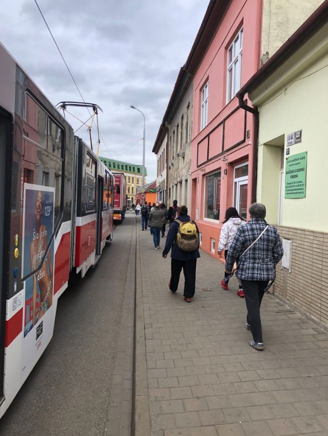 Cesta tramvají č.8 z Líšně či Juliánova do centra Brna je kvůli kolonám aut &#34;výlet&#34; na desítky minut...