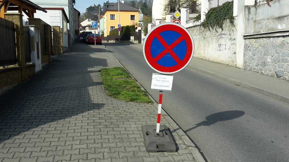 Doprava na Zbraslavi kvůli opravě mostu Závodu míru opět kolabuje.