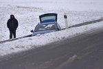 Husté sněžení zkomplikovalo v úterý řidičům jízdu po celé Vysočině. Na zledovatělých nebo zasněžených silnicích bylo zaznamenáno několik dopravních nehod.