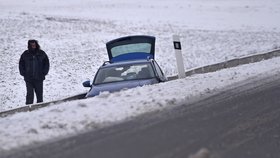 Husté sněžení zkomplikovalo v úterý řidičům jízdu po celé Vysočině. Na zledovatělých nebo zasněžených silnicích bylo zaznamenáno několik dopravních nehod.