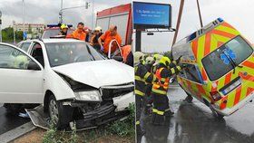 Za nehodu zdravotnického vozu s osobákem může podle policie řidič sanitky. Strážci zákona a záchranáři se shodují, že zneužívání modrých majáků v Praze je problém.