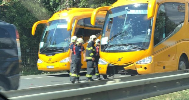 Nehoda na dálnici D10 před Prahou: Cesta na metropoli byla uzavřená