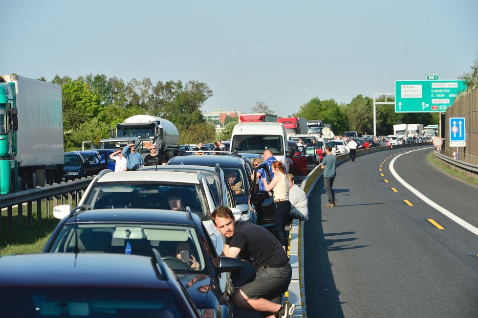 Ve víkendovém provozu na sebe narazí lidé mířící na dovolenou z dvojice jižních spolkových zemí i cestující ze spolkových zemí, jako je Sasko, Hesensko nebo Dolní Sasko, kteří se naopak budou vracet zpět, protože zde brzy začne škola.