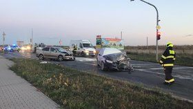 Nehoda dvou aut na Českobrodské dočasně omezila dopravu v obou směrech.