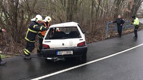 Ranní linkový autobus se u Pohořelic na Brněnsku srazil s osobním autem. (Ilustrační foto)