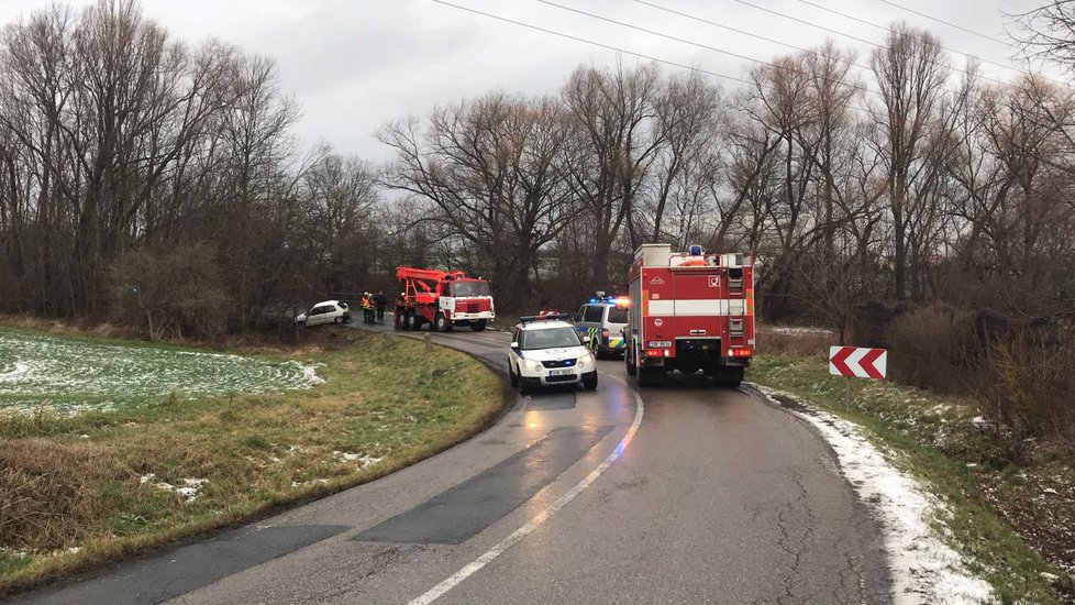 V Průhonicích se stala záhadná nehoda, auto našli bez řidiče.