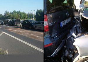 Na trase Slaný–Praha bouralo pět aut, zranily se tři osoby.