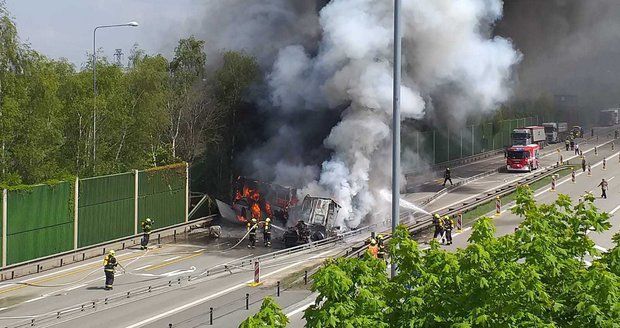 Děsivě vypadající dopravní nehoda na Pražském okruhu.