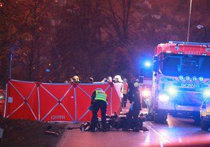 Na Radotínské za hranicemi Prahy bouralo osobní auto a motorka.