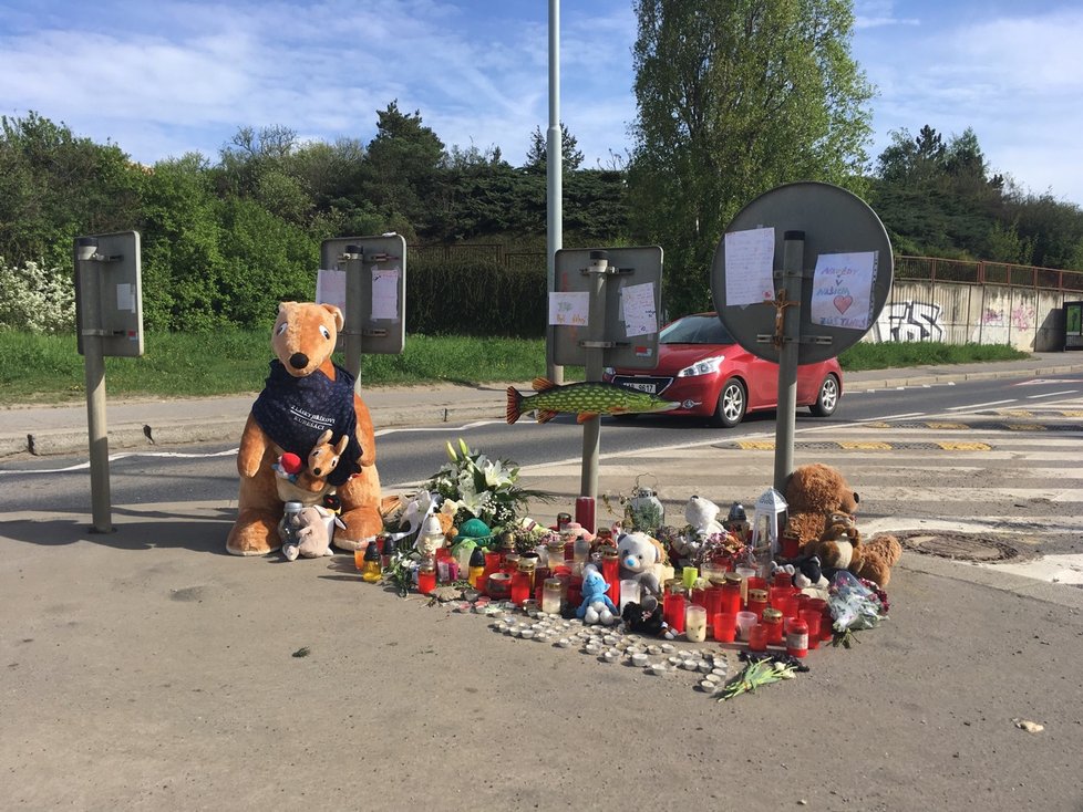 Spolužáci napsali vzkazy třináctiletému Jirkovi, který tragicky zemřel po srážce s autem.
