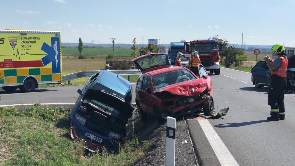 V pražské Uhříněvsi se stala dopravní nehoda, na místě se začaly tvořit kolony.