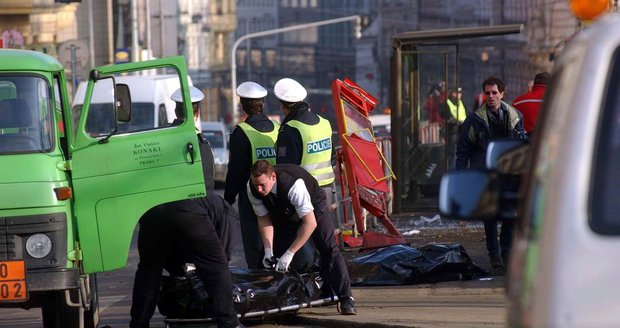 Neštěstí na Karlově náměstí roku 2005 zapříčinilo smrt dvou lidí.