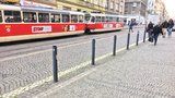 Nehoda na Letné: Dopravní podnik tramvaje odkláněl přes nábřeží Edvarda Beneše