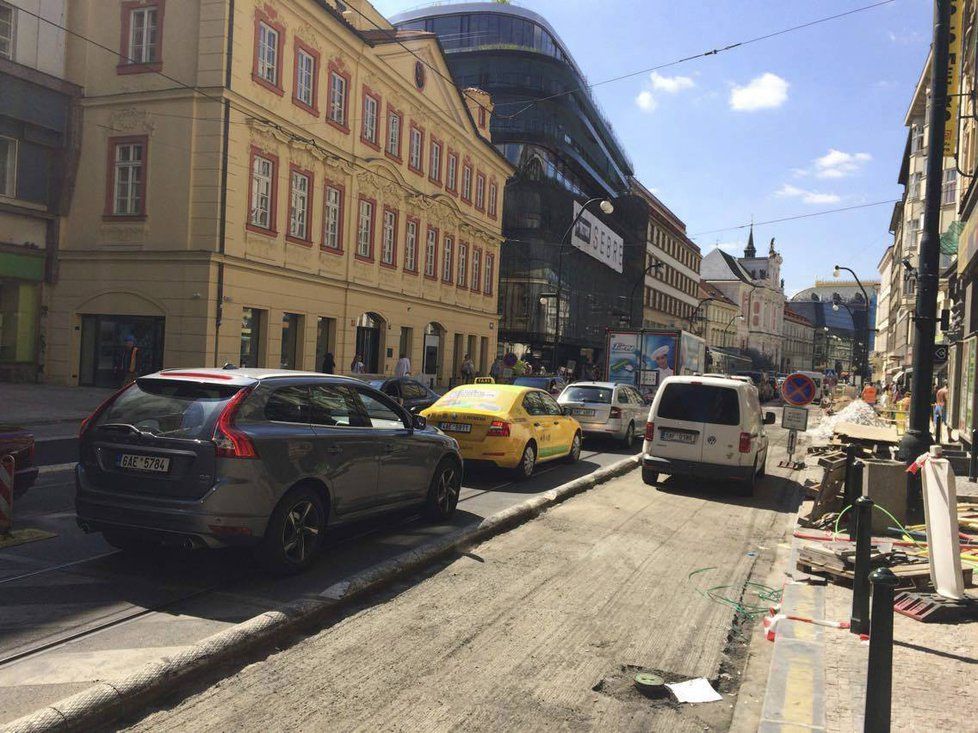 Rozkopané ulice Prahy: Kde jsou komplikace teď a kde je čekat po prázdninách?