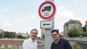 Instalace dopravního značení zakazující vjezd tranzitní nákladní dopravy nad 12 tun přes rezidenční části města, 16. 6. 2023